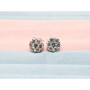 Beautiful 14K Solid White Gold Designer Round Cut Diamond Flower Stud Earrings